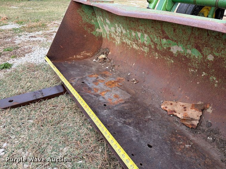 image for item FM6606 1976 John Deere 2040 tractor