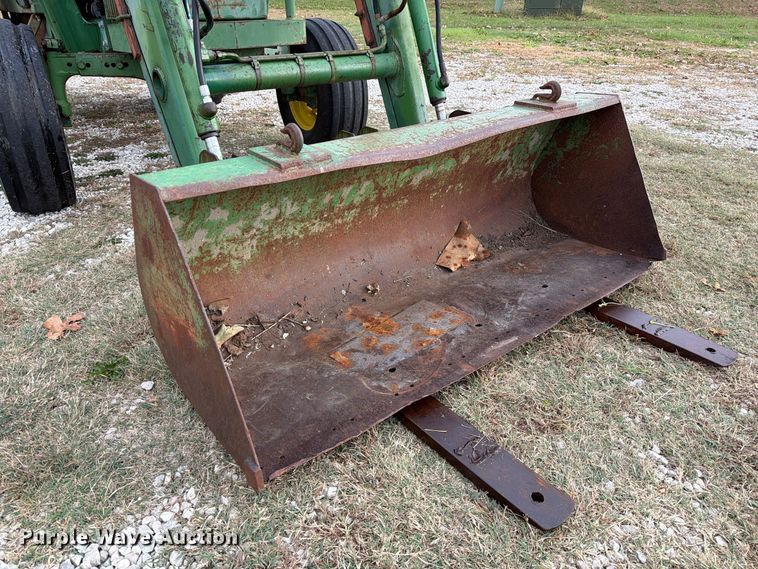 image for item FM6606 1976 John Deere 2040 tractor