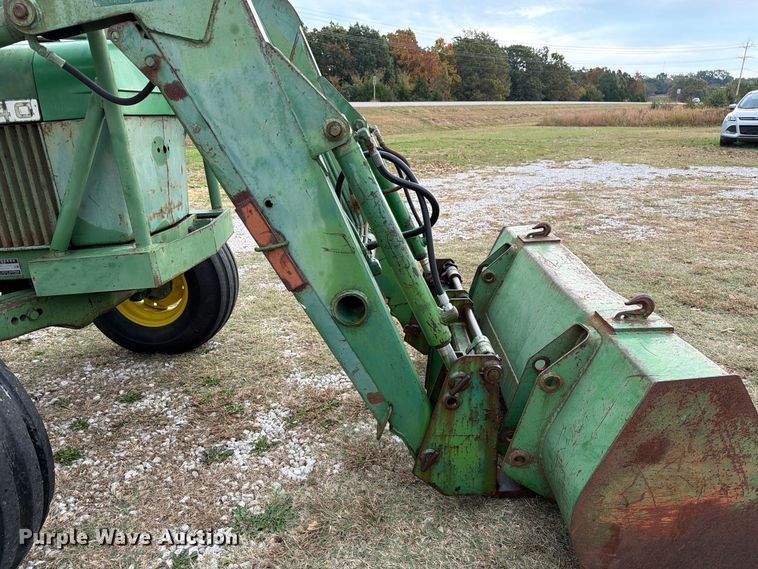 image for item FM6606 1976 John Deere 2040 tractor