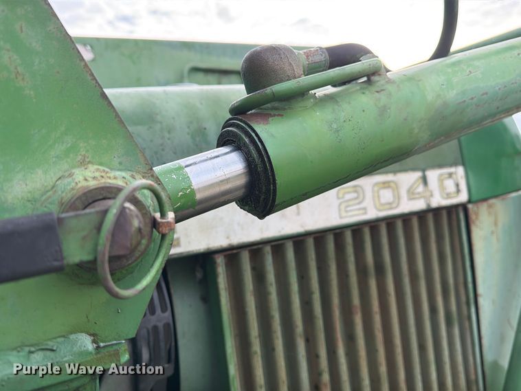 image for item FM6606 1976 John Deere 2040 tractor