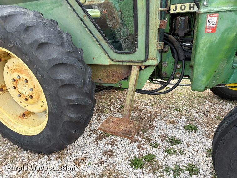 image for item FM6606 1976 John Deere 2040 tractor