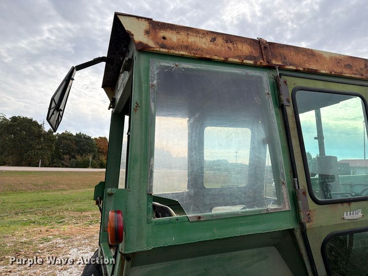 image for item FM6606 1976 John Deere 2040 tractor