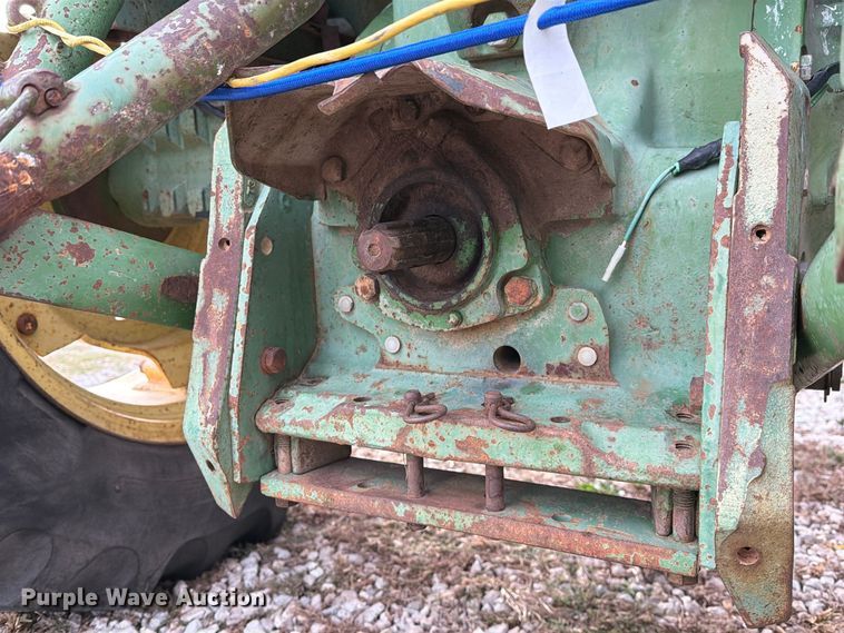 image for item FM6606 1976 John Deere 2040 tractor
