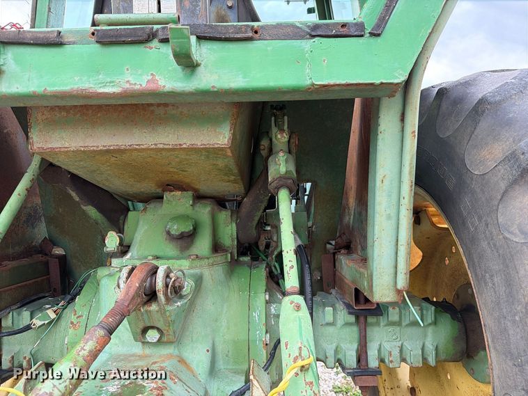 image for item FM6606 1976 John Deere 2040 tractor