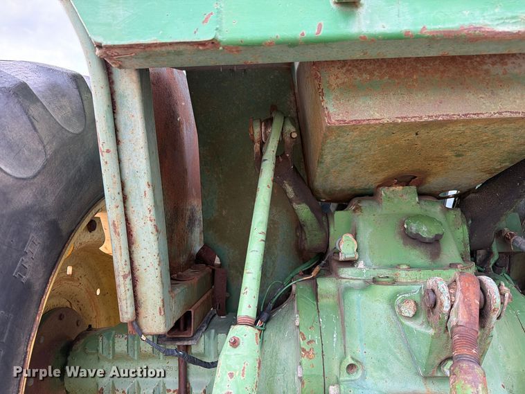 image for item FM6606 1976 John Deere 2040 tractor