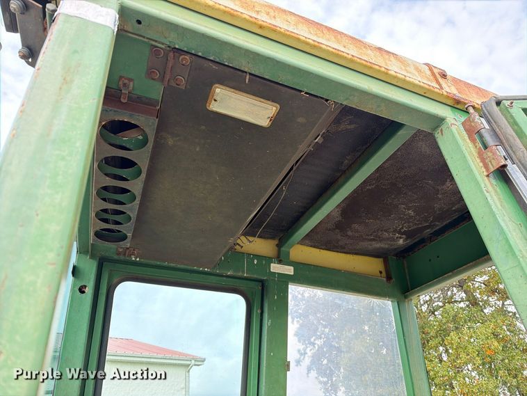 image for item FM6606 1976 John Deere 2040 tractor
