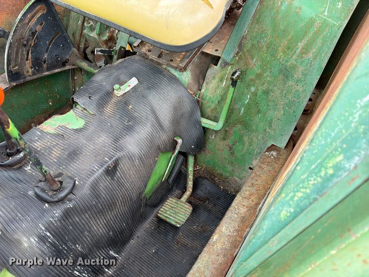 image for item FM6606 1976 John Deere 2040 tractor