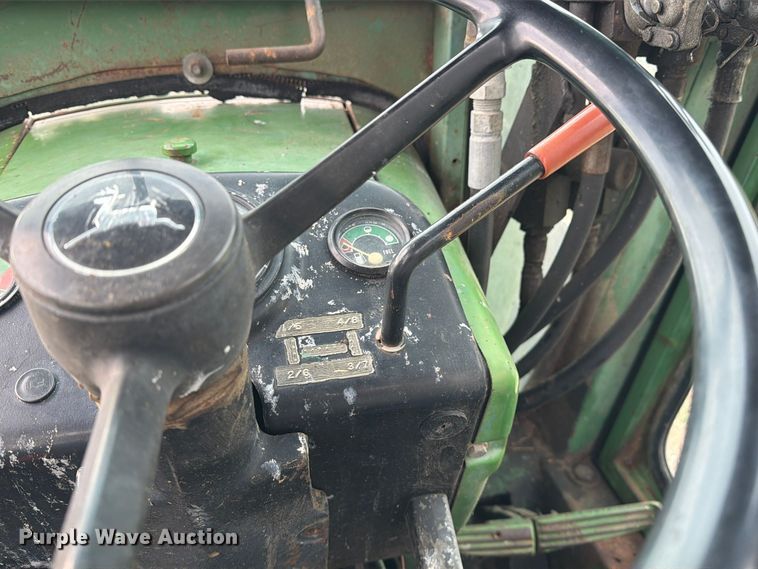 image for item FM6606 1976 John Deere 2040 tractor
