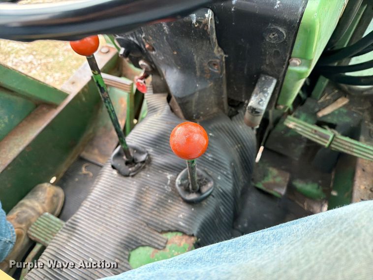 image for item FM6606 1976 John Deere 2040 tractor