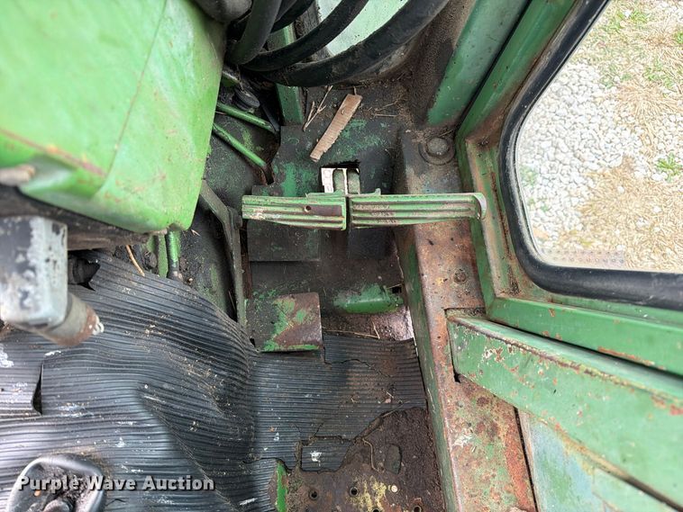 image for item FM6606 1976 John Deere 2040 tractor