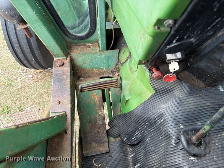 image for item FM6606 1976 John Deere 2040 tractor