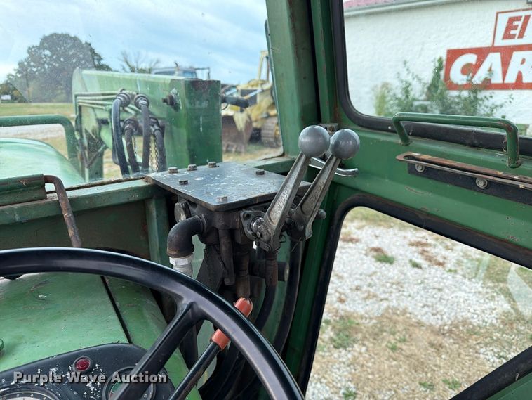 image for item FM6606 1976 John Deere 2040 tractor