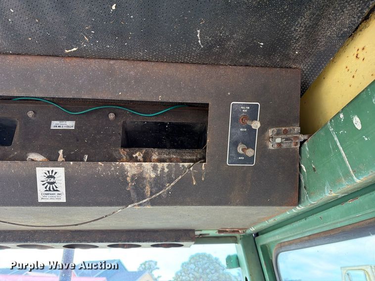 image for item FM6606 1976 John Deere 2040 tractor