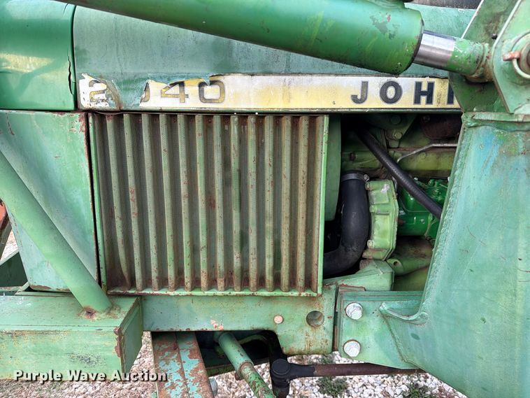image for item FM6606 1976 John Deere 2040 tractor