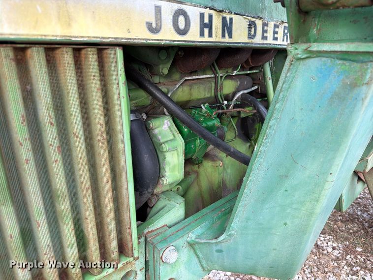 image for item FM6606 1976 John Deere 2040 tractor
