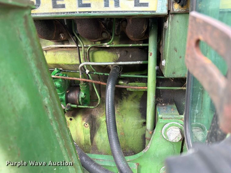 image for item FM6606 1976 John Deere 2040 tractor