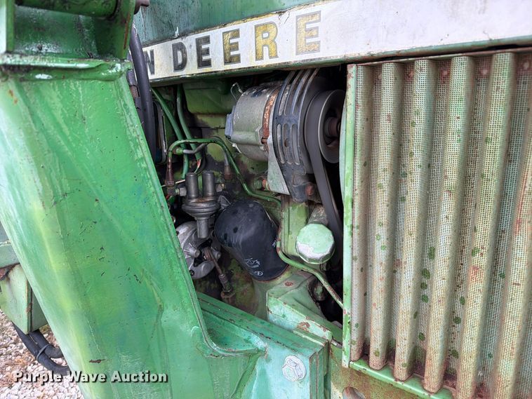 image for item FM6606 1976 John Deere 2040 tractor