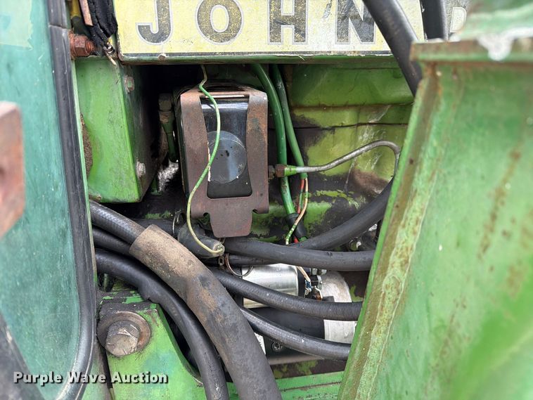 image for item FM6606 1976 John Deere 2040 tractor