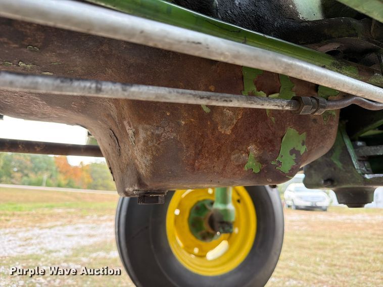 image for item FM6606 1976 John Deere 2040 tractor