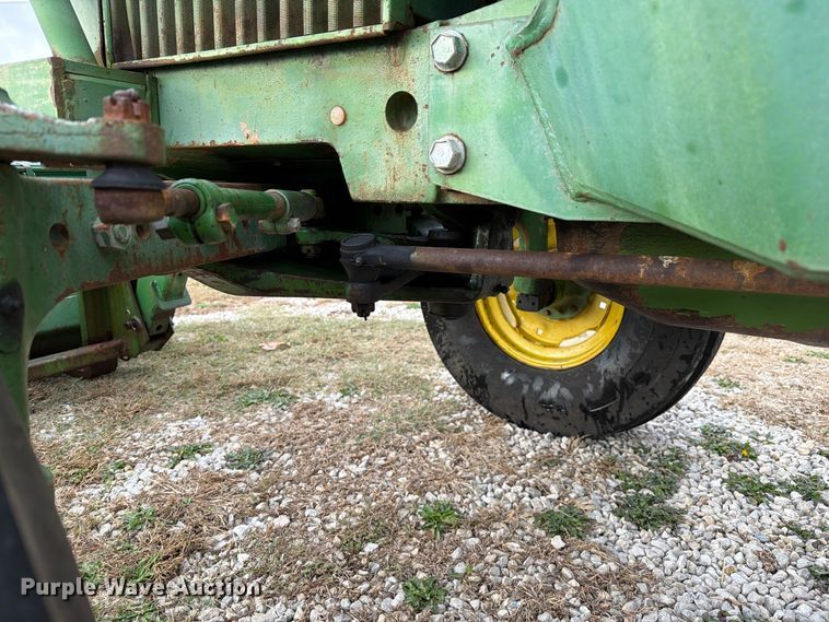 image for item FM6606 1976 John Deere 2040 tractor