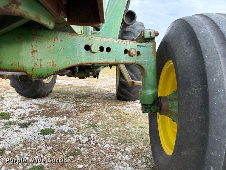 image for item FM6606 1976 John Deere 2040 tractor