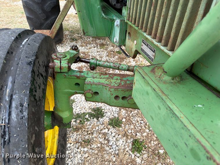 image for item FM6606 1976 John Deere 2040 tractor