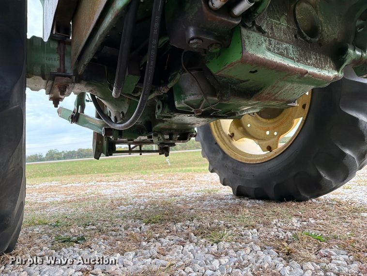 image for item FM6606 1976 John Deere 2040 tractor