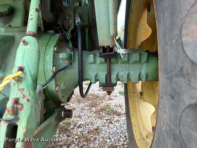 image for item FM6606 1976 John Deere 2040 tractor