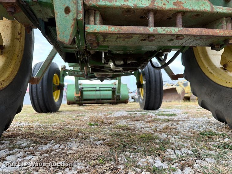 image for item FM6606 1976 John Deere 2040 tractor