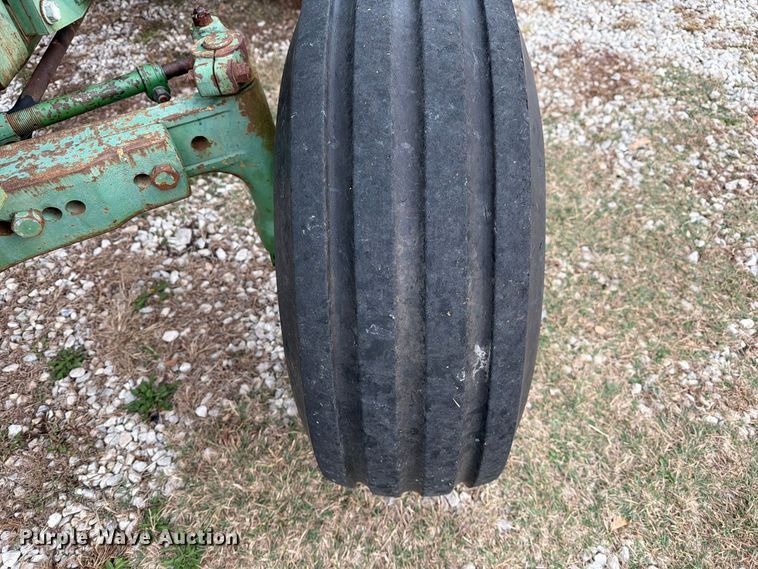 image for item FM6606 1976 John Deere 2040 tractor