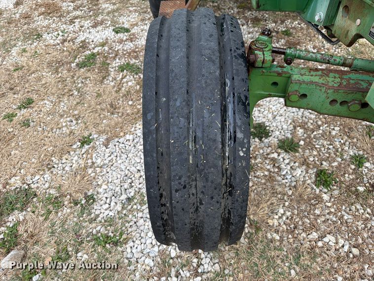 image for item FM6606 1976 John Deere 2040 tractor
