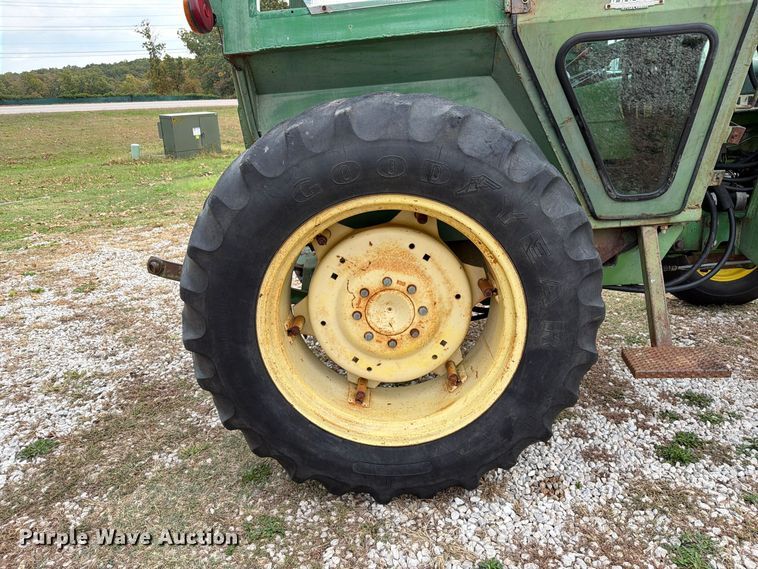 image for item FM6606 1976 John Deere 2040 tractor