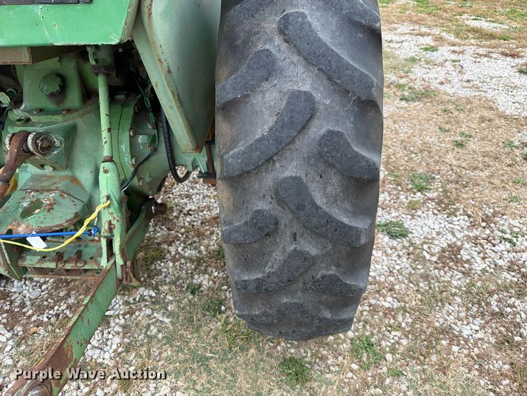 image for item FM6606 1976 John Deere 2040 tractor
