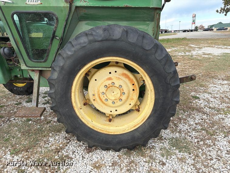 image for item FM6606 1976 John Deere 2040 tractor