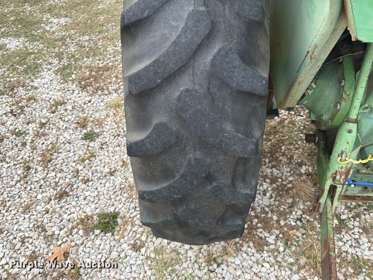 image for item FM6606 1976 John Deere 2040 tractor