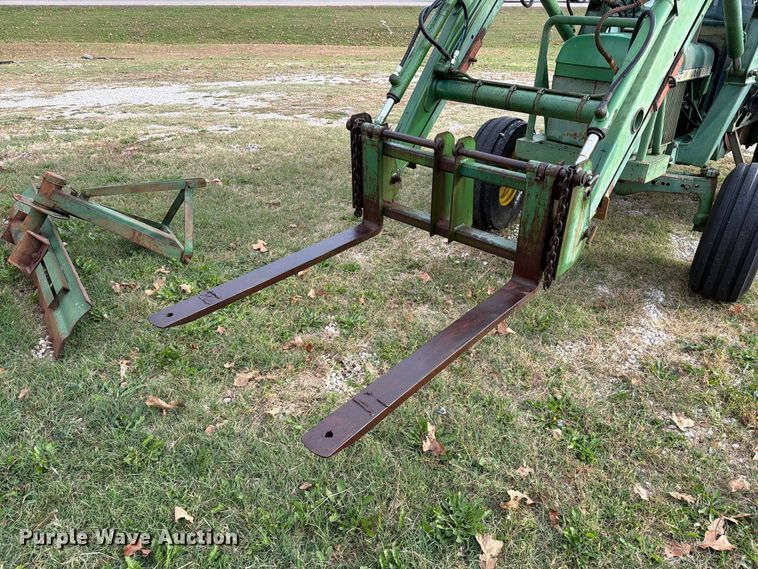 image for item FM6606 1976 John Deere 2040 tractor