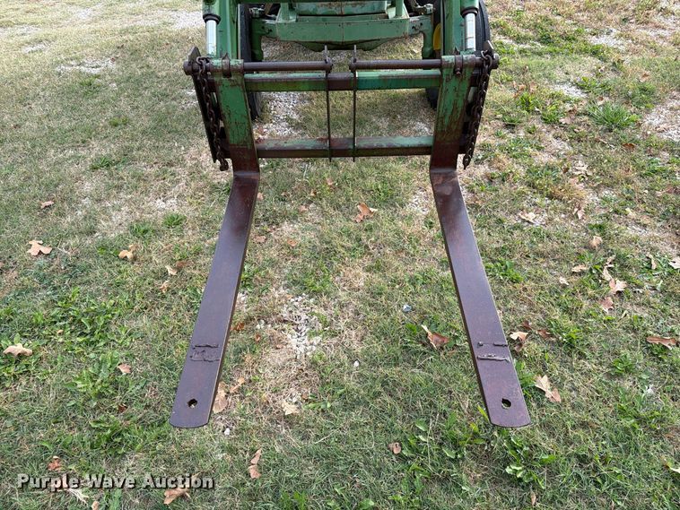 image for item FM6606 1976 John Deere 2040 tractor