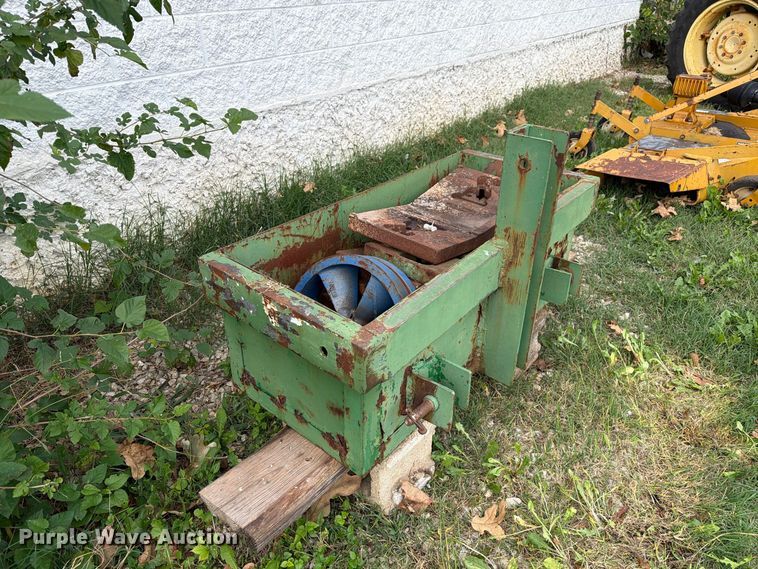 image for item FM6606 1976 John Deere 2040 tractor