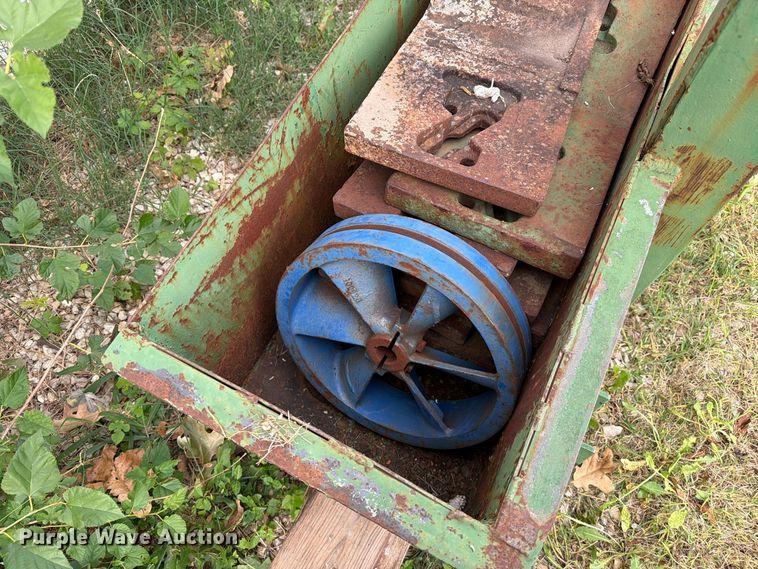 image for item FM6606 1976 John Deere 2040 tractor