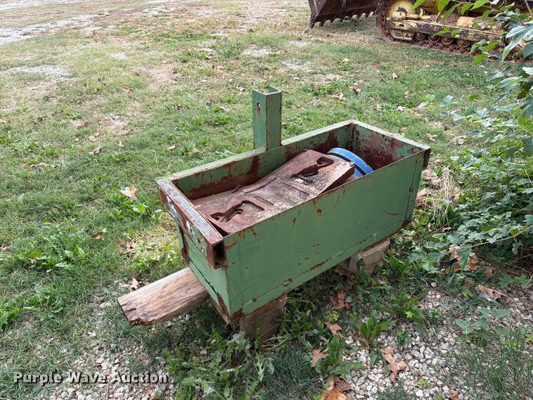 image for item FM6606 1976 John Deere 2040 tractor