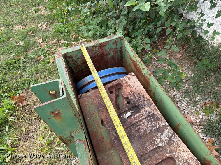 image for item FM6606 1976 John Deere 2040 tractor
