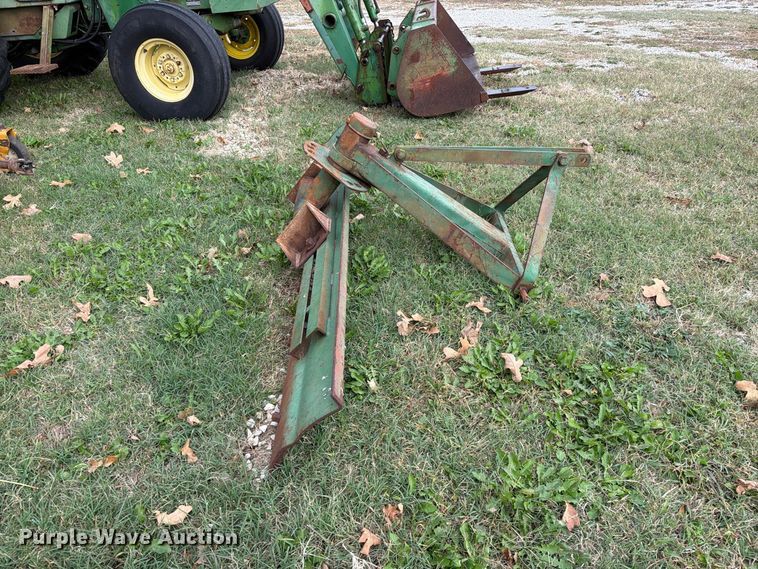image for item FM6606 1976 John Deere 2040 tractor