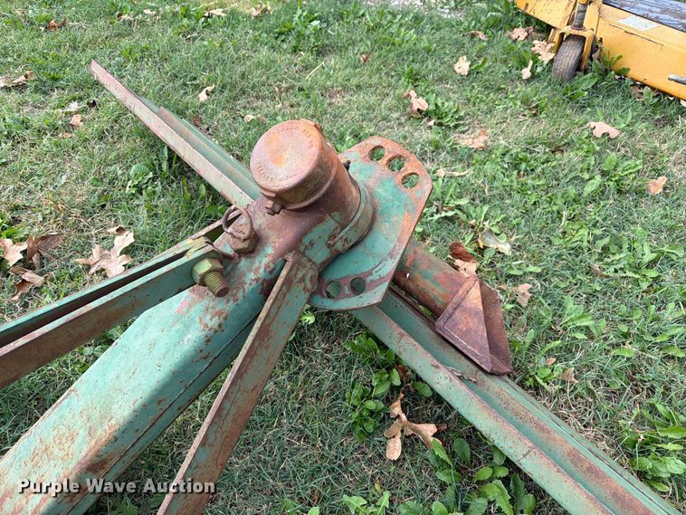 image for item FM6606 1976 John Deere 2040 tractor