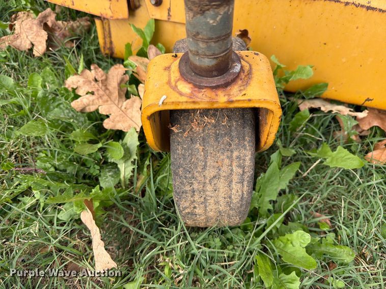 image for item FM6606 1976 John Deere 2040 tractor