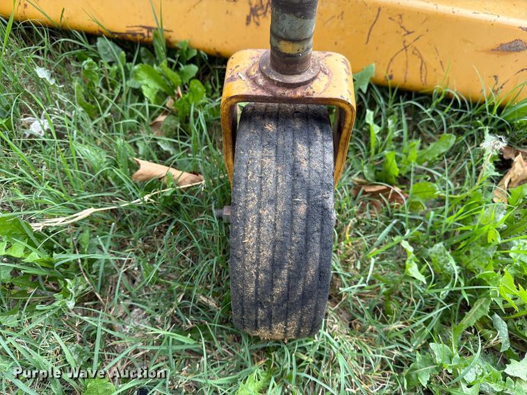 image for item FM6606 1976 John Deere 2040 tractor