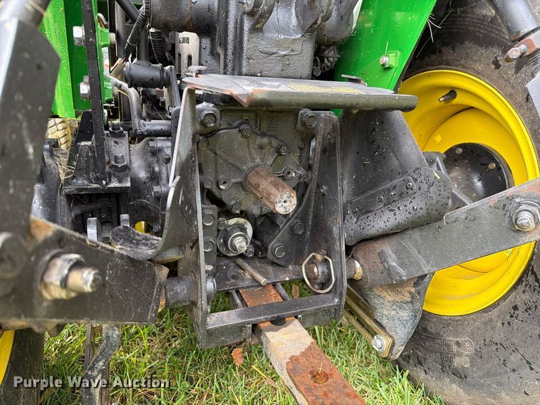 image for item FM6621 1998 John Deere 4100 MFWD tractor