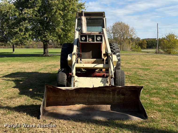 image for item FU4834 1972 International 1066 tractor