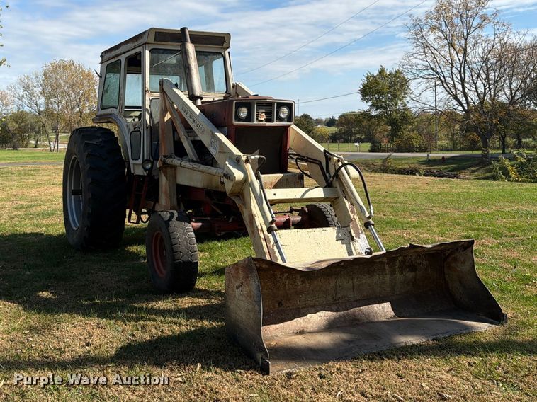 image for item FU4834 1972 International 1066 tractor