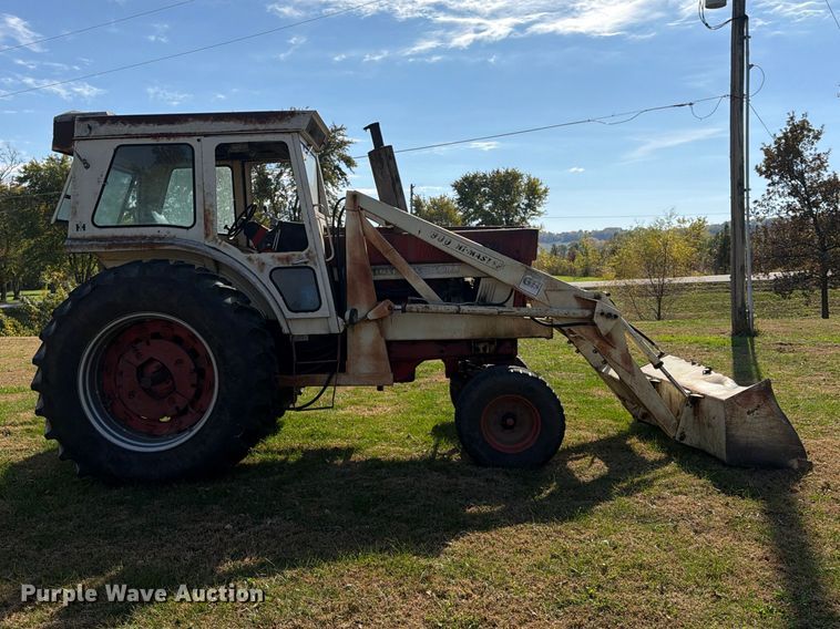 image for item FU4834 1972 International 1066 tractor