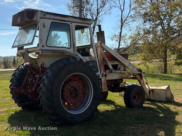 image for item FU4834 1972 International 1066 tractor